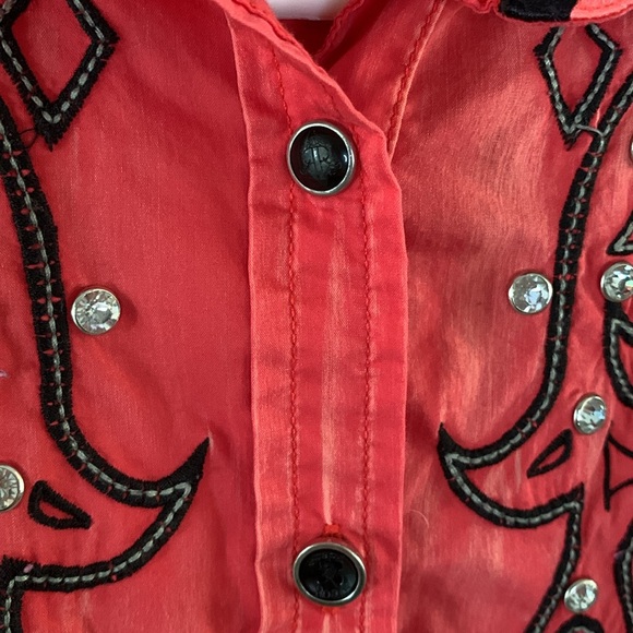 Roar Vintage Ellie faded red long sleeve western shirt with black braid trim - Picture 4 of 11